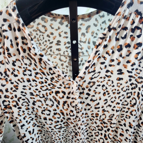 FINN & GRACE Print Top - Picture 3 of 10